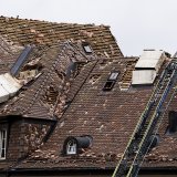 La priorité des autorités demeure la sécurisation des infrastructures à La Chaux-de-Fonds (NE), dans la mesure où l'instabilité de nombreux matériaux fait courir un danger à la population.